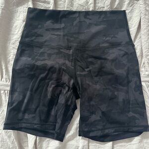 FREESPIRITOUTLET Camo Shorts